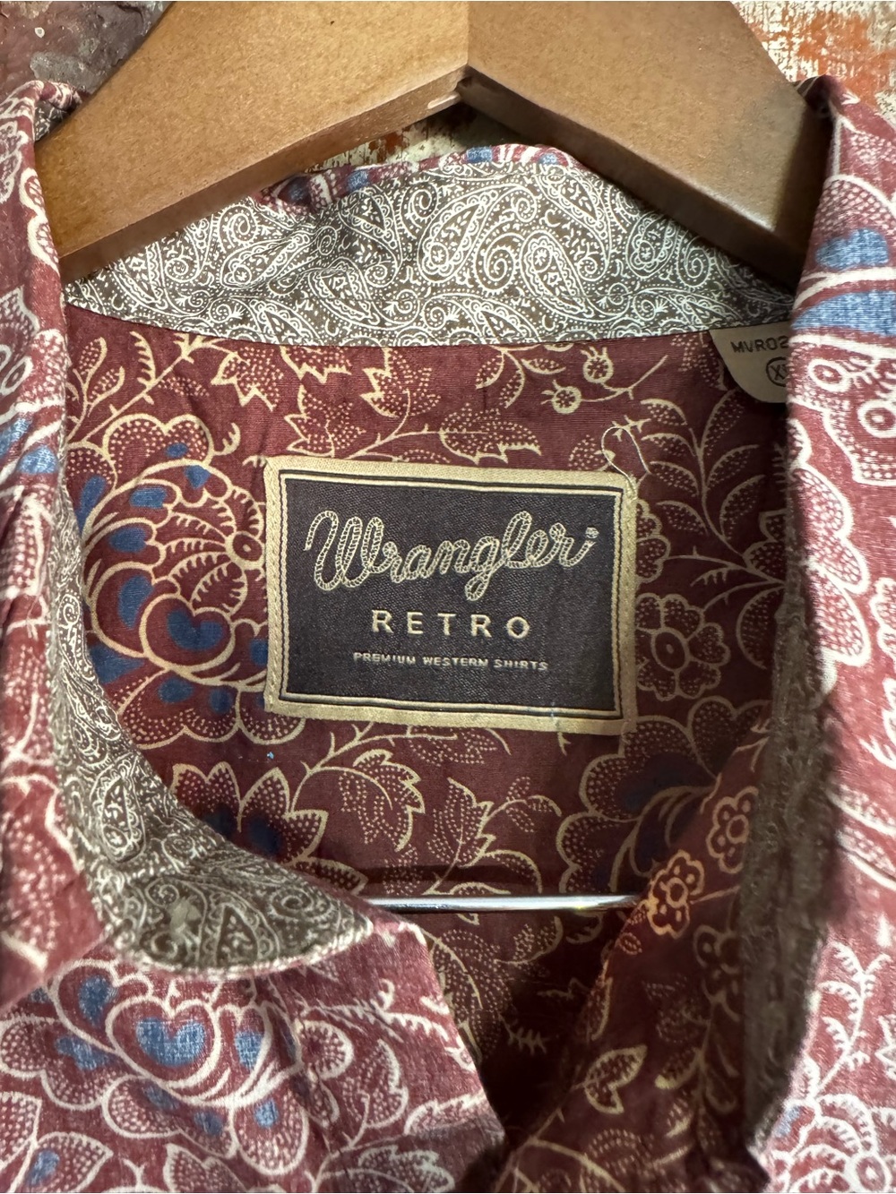 Men’s Wrangler Retro Men's Maroon Floral Button-Up Shirt - Picture 3 of 4